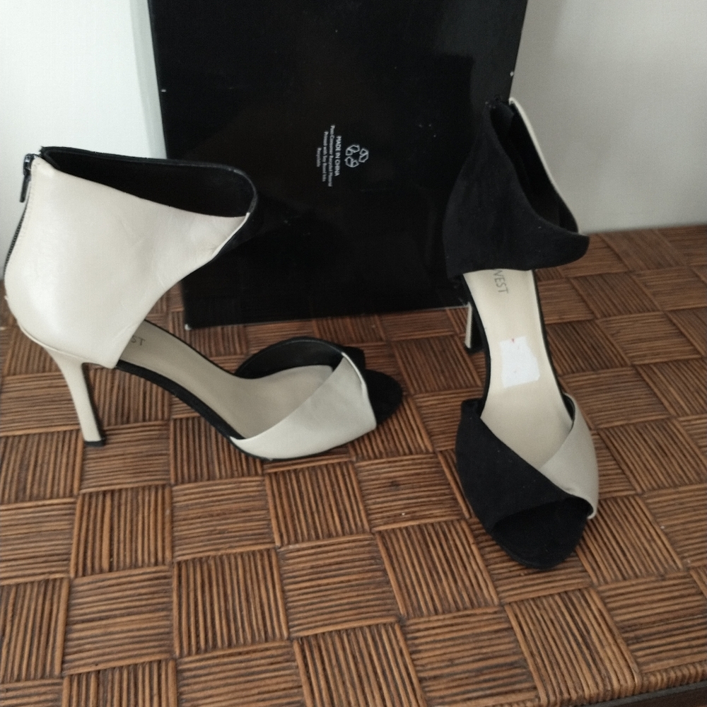 Shoes - Picture 4 of 4